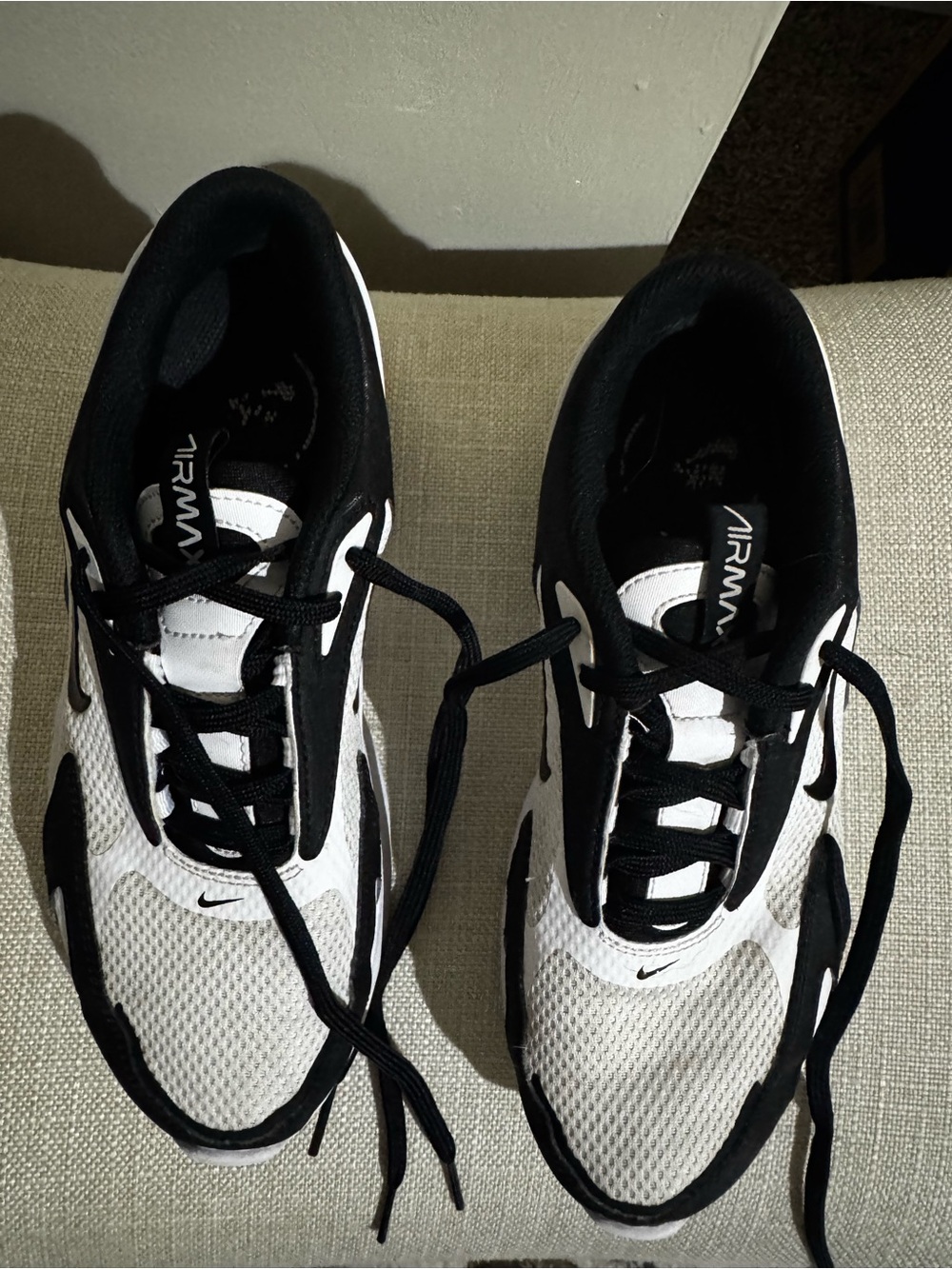 Nike Women’s Black and White Air Max-Style Sneakers - US 9 TTS